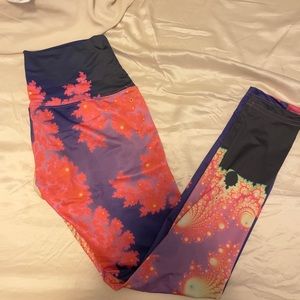 Om Shanti leggings size small